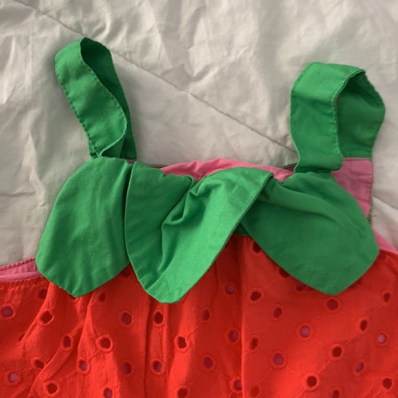 Gymboree strawberry tank & shorts set - Picture 4 of 14